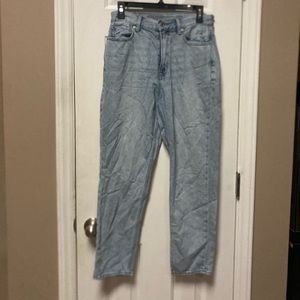 Size 8 American Eagle High Waisted Mom Jeans